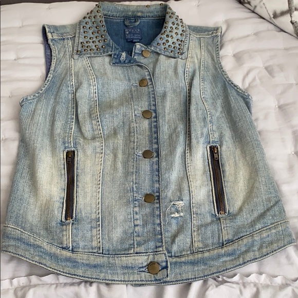 SOLD -GUESS DENIM VEST - Picture 1 of 6